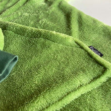 Kép betöltése a galériamegjelenítőbe: Hudie Original™ - Prémium Óriás Takaró Pulóver